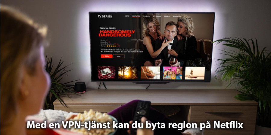 Person som sitter i soffan med popcorn och tittar på en streamingtjänst