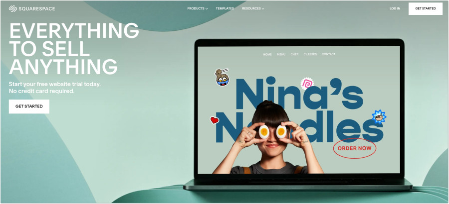 En laptop som visar en färgglad hemsida för restaurangen Nina's Noodles